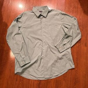 Van Heusen 171/2 36/37 long sleeve light green dress shirt button up